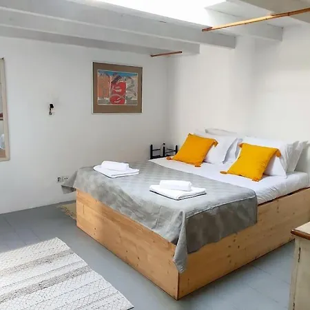 Дом отдыха Town House With Rooftop Jacuzzi Родос