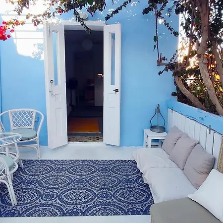 Дом отдыха Town House With Rooftop Jacuzzi