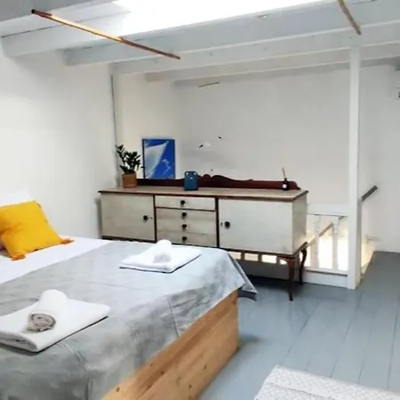 Town House With Rooftop Jacuzzi Дом отдыха Родос