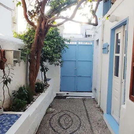 Дом отдыха Town House With Rooftop Jacuzzi *